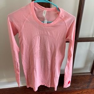 LULU LEMON SIZE 4 Long sleeve shirt